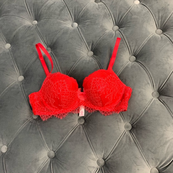 Victoria’s Secret Bra NWOT BOGO!!!!